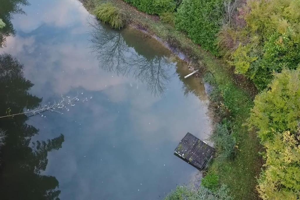 Romantique, Avec Son Petit Etang Prive En Dordogne Villa Montignac-Lascaux Exterior photo