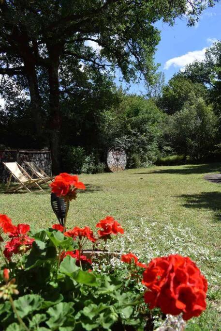 Romantique, Avec Son Petit Etang Prive En Dordogne Villa Montignac-Lascaux Exterior photo