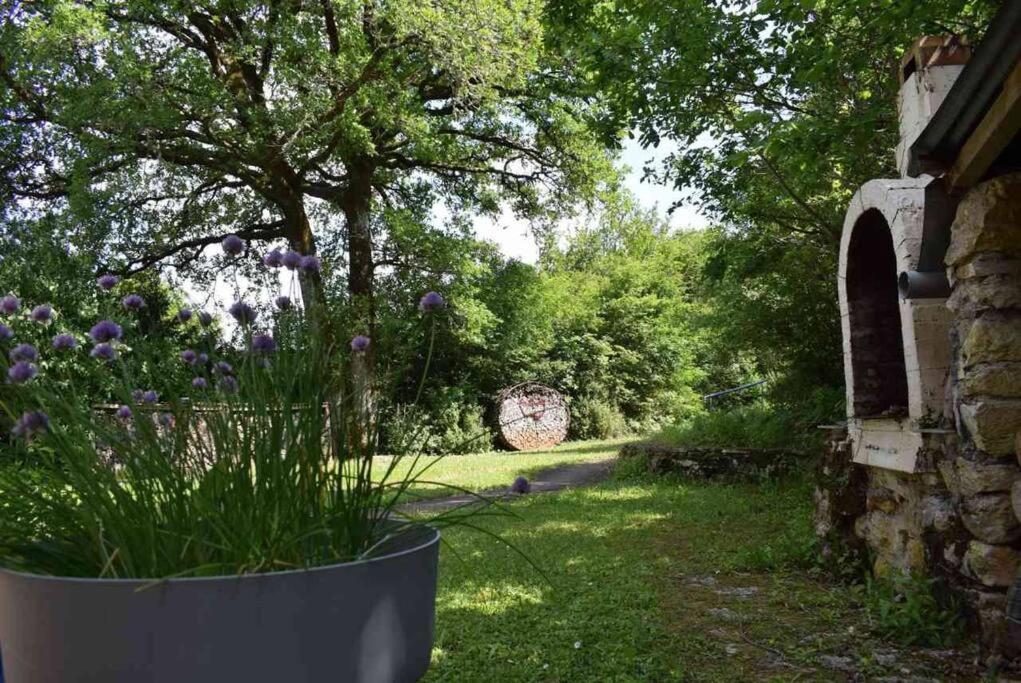 Romantique, Avec Son Petit Etang Prive En Dordogne Villa Montignac-Lascaux Exterior photo