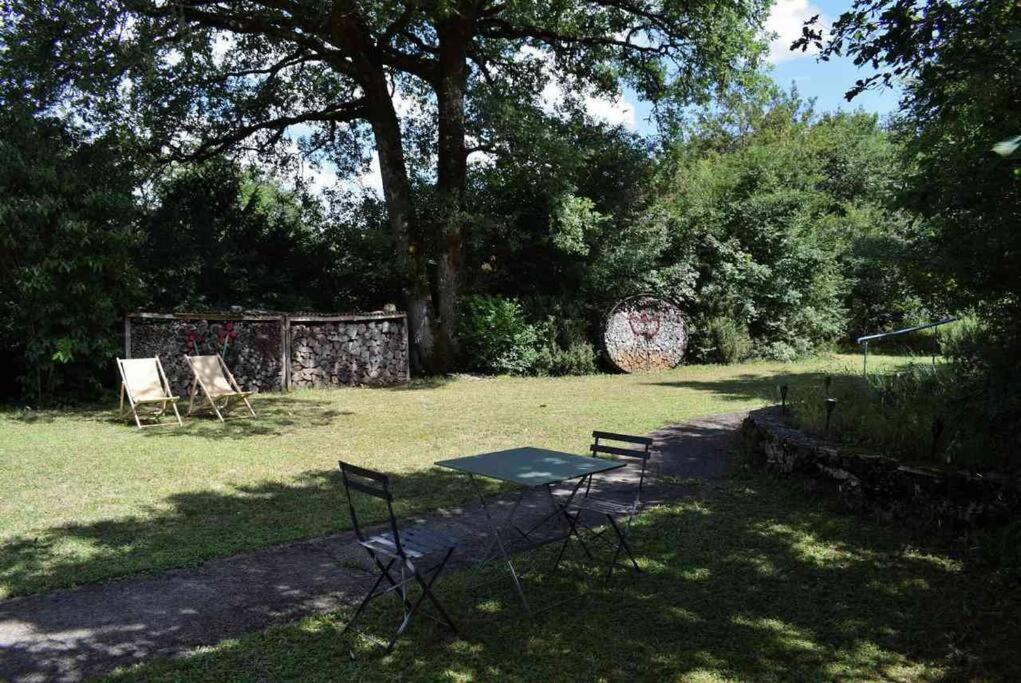 Romantique, Avec Son Petit Etang Prive En Dordogne Villa Montignac-Lascaux Exterior photo